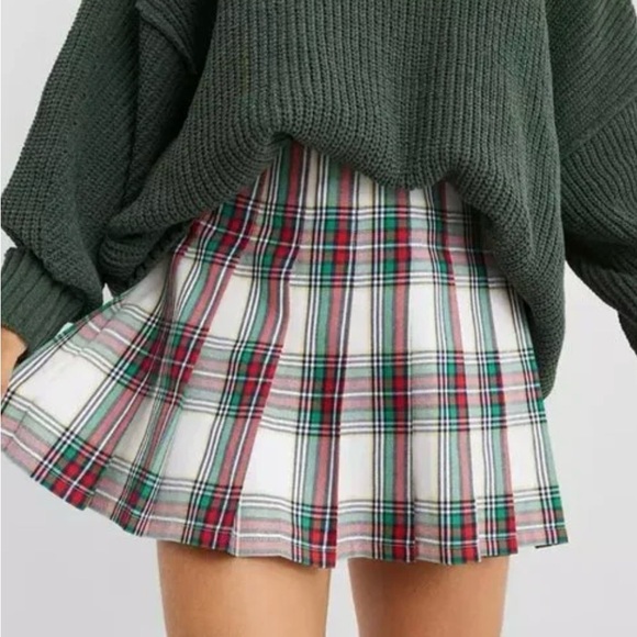 Aerie Pleated Mini Skirt in Red and Green - Picture 3 of 12